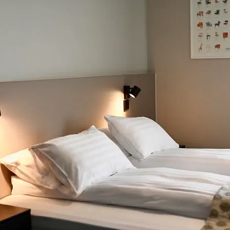 Local 101 Hotel 3*